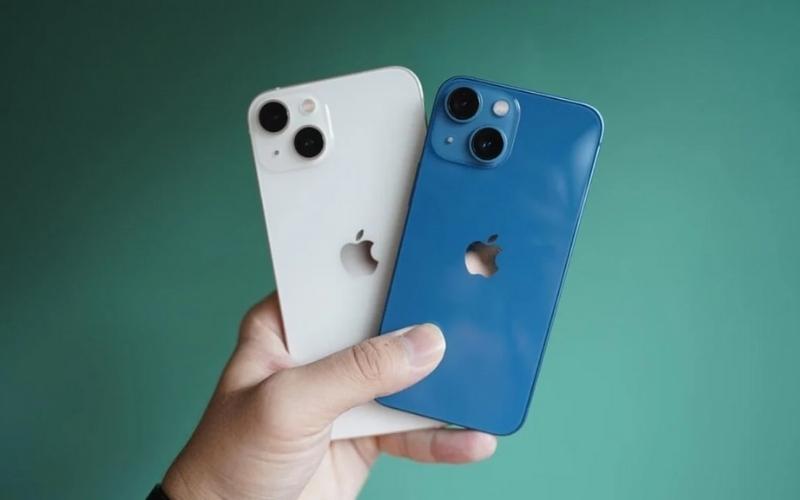 So sánh iPhone 13 mini và iPhone 12 mini: Khác gì? Nên mua máy nào?